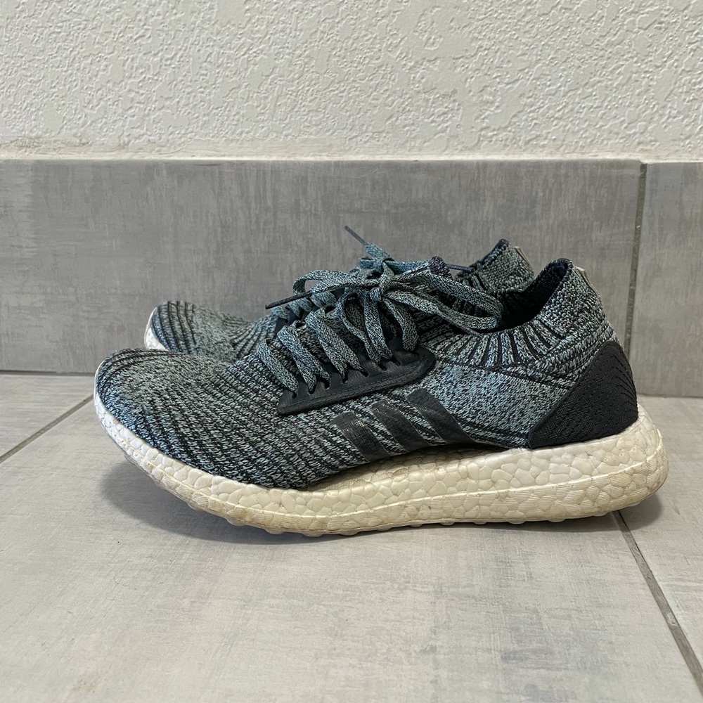 Adidas Boost Parleys - Picture 2 of 4